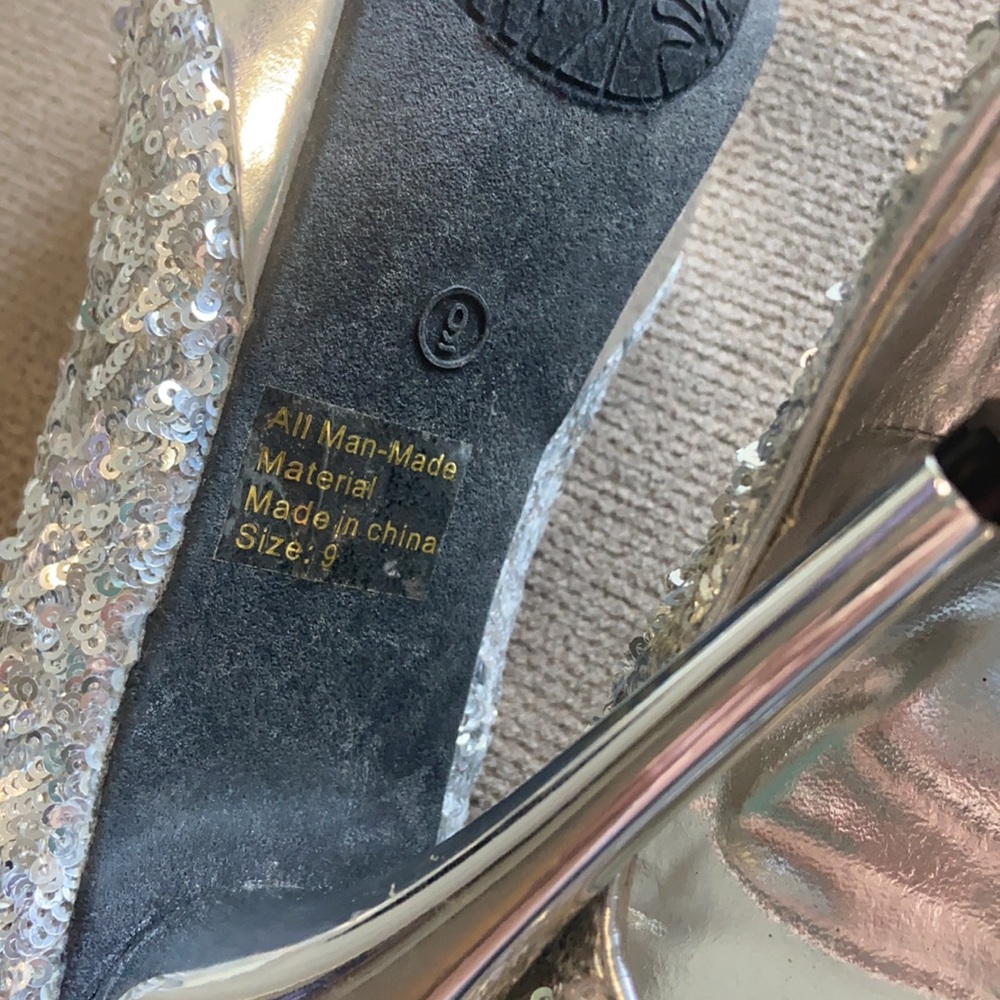 5 inch Heels. Size 9 - Picture 2 of 3